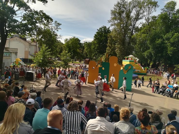 Hanzas dienās piedalījās 72 delegācijas no dažādām Eiropas valstu Hanzas pilsētām, kā arī 17 Krievijas Hanzas pilsētām, kuras visas ietilpst Hanzas pi Hanzas dienās piedalījās 72 delegācijas no dažādām Eiropas valstu Hanzas pilsētām, kā arī 17 Krievijas Hanzas pilsētām, kuras visas ietilpst Hanzas pi 258187