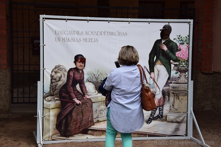 Daugavpilī notiekošā festivāla apmeklētājiem bija iespēja apskatīt unikālas izstādes un piedalīties daudzveidīgajās meistarklasēs Daugavpilī notiekošā festivāla apmeklētājiem bija iespēja apskatīt unikālas izstādes un piedalīties daudzveidīgajās meistarklasēs 258295