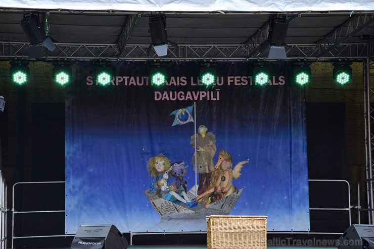 Daugavpilī notiekošā festivāla apmeklētājiem bija iespēja apskatīt unikālas izstādes un piedalīties daudzveidīgajās meistarklasēs Daugavpilī notiekošā festivāla apmeklētājiem bija iespēja apskatīt unikālas izstādes un piedalīties daudzveidīgajās meistarklasēs 258304