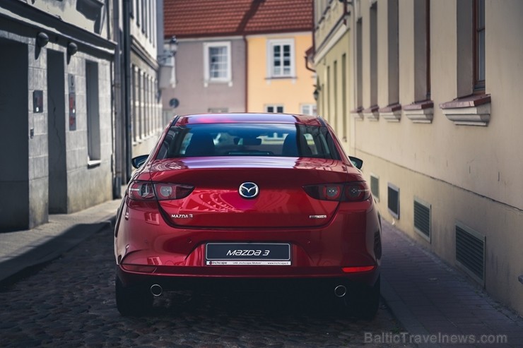 Vienam no kompaktās klases hečbekiem Mazda3 ir dvīņubrālis, kuru droši var saukt par vienu no skaistākajiem kompaktās klases sedaniem Vienam no kompaktās klases hečbekiem Mazda3 ir dvīņubrālis, kuru droši var saukt par vienu no skaistākajiem kompaktās klases sedaniem 258416