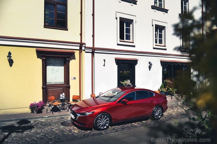 Vienam no kompaktās klases hečbekiem Mazda3 ir dvīņubrālis, kuru droši var saukt par vienu no skaistākajiem kompaktās klases sedaniem Vienam no kompaktās klases hečbekiem Mazda3 ir dvīņubrālis, kuru droši var saukt par vienu no skaistākajiem kompaktās klases sedaniem 258419