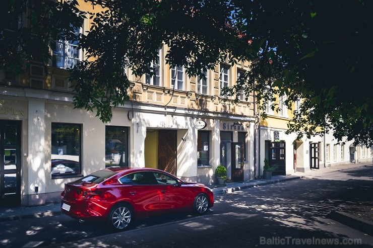 Vienam no kompaktās klases hečbekiem Mazda3 ir dvīņubrālis, kuru droši var saukt par vienu no skaistākajiem kompaktās klases sedaniem Vienam no kompaktās klases hečbekiem Mazda3 ir dvīņubrālis, kuru droši var saukt par vienu no skaistākajiem kompaktās klases sedaniem 258420