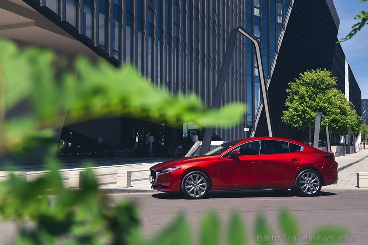 Vienam no kompaktās klases hečbekiem Mazda3 ir dvīņubrālis, kuru droši var saukt par vienu no skaistākajiem kompaktās klases sedaniem Vienam no kompaktās klases hečbekiem Mazda3 ir dvīņubrālis, kuru droši var saukt par vienu no skaistākajiem kompaktās klases sedaniem 258425