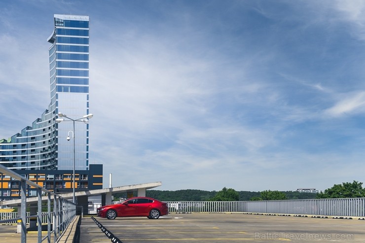 Vienam no kompaktās klases hečbekiem Mazda3 ir dvīņubrālis, kuru droši var saukt par vienu no skaistākajiem kompaktās klases sedaniem Vienam no kompaktās klases hečbekiem Mazda3 ir dvīņubrālis, kuru droši var saukt par vienu no skaistākajiem kompaktās klases sedaniem 258427
