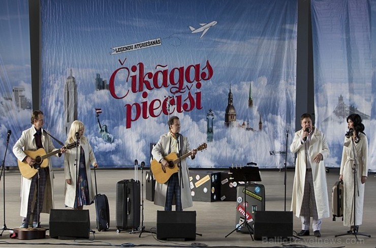 Muzikālā izrāde «Čikāgas piecīši. Leģendu atgriešanās» apceļo Latvijas pilsētas un mazpilsētas. Foto: Andris Zemels Muzikālā izrāde «Čikāgas piecīši. Leģendu atgriešanās» apceļo Latvijas pilsētas un mazpilsētas. Foto: Andris Zemels 259301