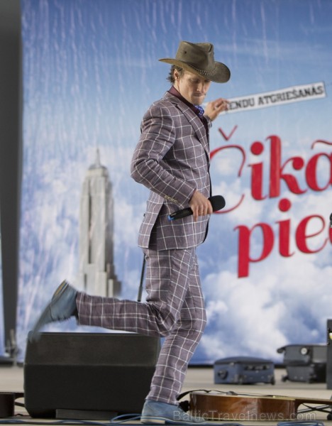 Muzikālā izrāde «Čikāgas piecīši. Leģendu atgriešanās» apceļo Latvijas pilsētas un mazpilsētas. Foto: Andris Zemels Muzikālā izrāde «Čikāgas piecīši. Leģendu atgriešanās» apceļo Latvijas pilsētas un mazpilsētas. Foto: Andris Zemels 259311