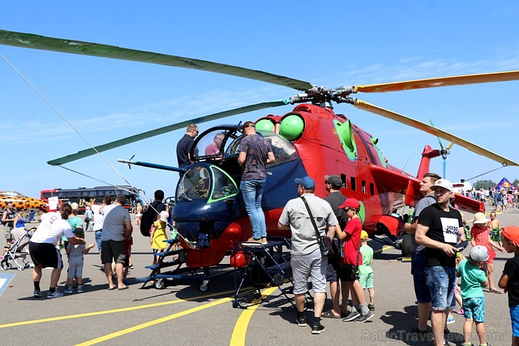 Tukumā 2019.gada 20. un 21.jūlijā kuplā skaitā pulcējas avio šova cienītāji uz «Wings Over Baltics Airshow 2019» Tukumā 2019.gada 20. un 21.jūlijā kuplā skaitā pulcējas avio šova cienītāji uz «Wings Over Baltics Airshow 2019» 259454