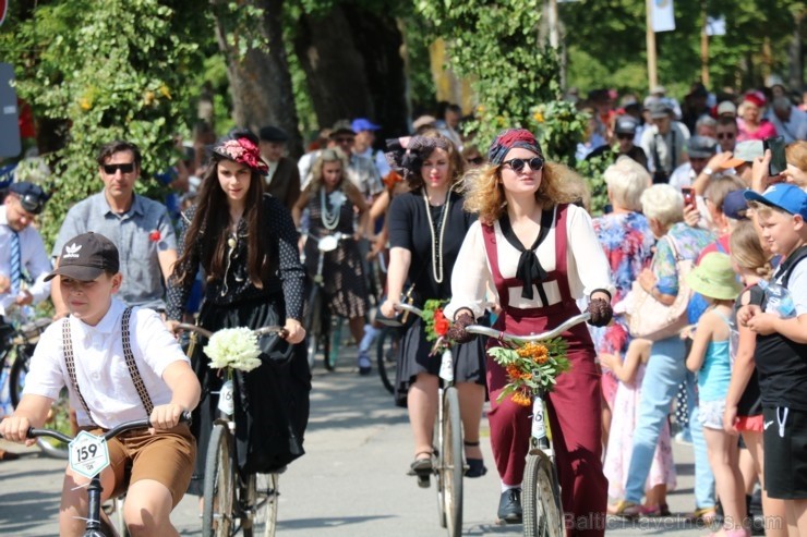 Mazsalacā reizē ar pilsētas svētkiem jau devīto gadu svin Mazsalacā dzimušā amatnieka, velosipēdu izgatavotāja Gustava Ērenpreisa jubileju Mazsalacā reizē ar pilsētas svētkiem jau devīto gadu svin Mazsalacā dzimušā amatnieka, velosipēdu izgatavotāja Gustava Ērenpreisa jubileju 259606