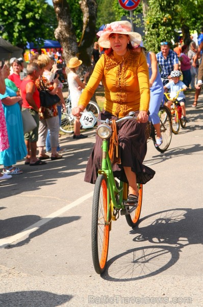 Mazsalacā reizē ar pilsētas svētkiem jau devīto gadu svin Mazsalacā dzimušā amatnieka, velosipēdu izgatavotāja Gustava Ērenpreisa jubileju Mazsalacā reizē ar pilsētas svētkiem jau devīto gadu svin Mazsalacā dzimušā amatnieka, velosipēdu izgatavotāja Gustava Ērenpreisa jubileju 259613