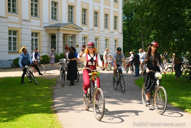 Mazsalacā reizē ar pilsētas svētkiem jau devīto gadu svin Mazsalacā dzimušā amatnieka, velosipēdu izgatavotāja Gustava Ērenpreisa jubileju Mazsalacā reizē ar pilsētas svētkiem jau devīto gadu svin Mazsalacā dzimušā amatnieka, velosipēdu izgatavotāja Gustava Ērenpreisa jubileju 259619