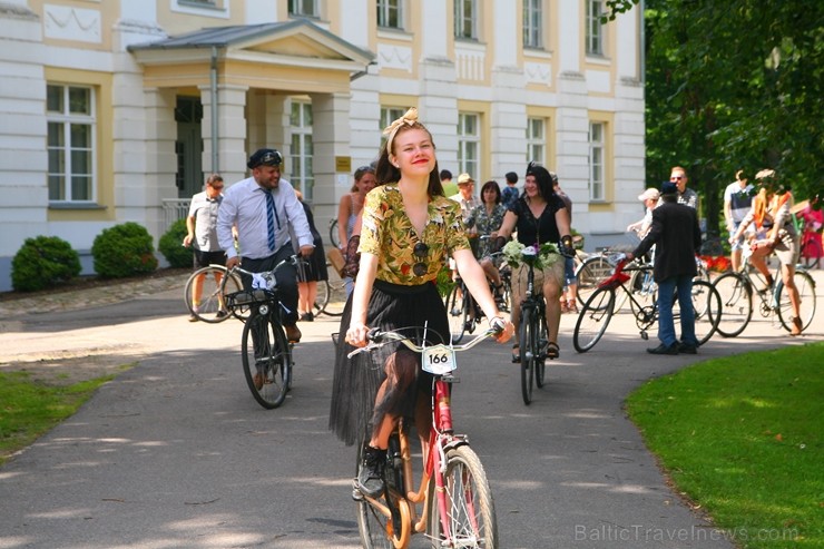 Mazsalacā reizē ar pilsētas svētkiem jau devīto gadu svin Mazsalacā dzimušā amatnieka, velosipēdu izgatavotāja Gustava Ērenpreisa jubileju Mazsalacā reizē ar pilsētas svētkiem jau devīto gadu svin Mazsalacā dzimušā amatnieka, velosipēdu izgatavotāja Gustava Ērenpreisa jubileju 259620