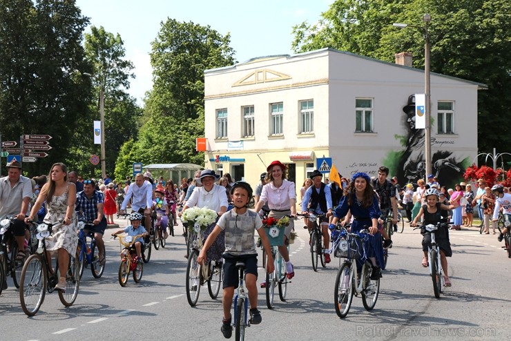 Mazsalacā reizē ar pilsētas svētkiem jau devīto gadu svin Mazsalacā dzimušā amatnieka, velosipēdu izgatavotāja Gustava Ērenpreisa jubileju Mazsalacā reizē ar pilsētas svētkiem jau devīto gadu svin Mazsalacā dzimušā amatnieka, velosipēdu izgatavotāja Gustava Ērenpreisa jubileju 259637
