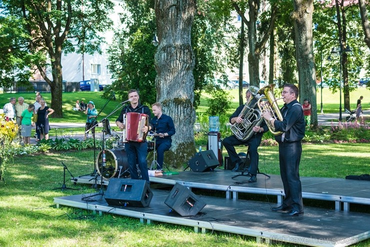 Valmierā nosvinēta pilsētas 736. Dzimšanas diena ar tradicionālām un jaunām aktivitātēm, kas iepriecinājušas ikvienu svētku dalībnieku Valmierā nosvinēta pilsētas 736. Dzimšanas diena ar tradicionālām un jaunām aktivitātēm, kas iepriecinājušas ikvienu svētku dalībnieku 260121
