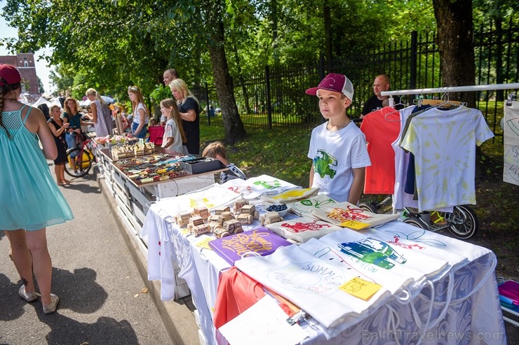 Valmierā nosvinēta pilsētas 736. Dzimšanas diena ar tradicionālām un jaunām aktivitātēm, kas iepriecinājušas ikvienu svētku dalībnieku Valmierā nosvinēta pilsētas 736. Dzimšanas diena ar tradicionālām un jaunām aktivitātēm, kas iepriecinājušas ikvienu svētku dalībnieku 260123