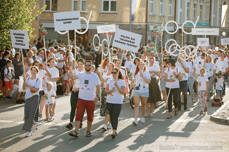 Valmierā nosvinēta pilsētas 736. Dzimšanas diena ar tradicionālām un jaunām aktivitātēm, kas iepriecinājušas ikvienu svētku dalībnieku Valmierā nosvinēta pilsētas 736. Dzimšanas diena ar tradicionālām un jaunām aktivitātēm, kas iepriecinājušas ikvienu svētku dalībnieku 260134