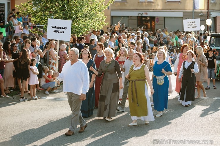 Valmierā nosvinēta pilsētas 736. Dzimšanas diena ar tradicionālām un jaunām aktivitātēm, kas iepriecinājušas ikvienu svētku dalībnieku Valmierā nosvinēta pilsētas 736. Dzimšanas diena ar tradicionālām un jaunām aktivitātēm, kas iepriecinājušas ikvienu svētku dalībnieku 260135