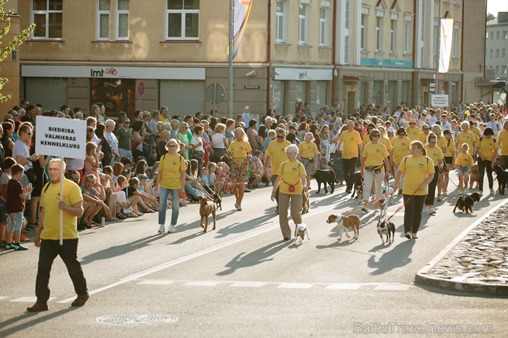 Valmierā nosvinēta pilsētas 736. Dzimšanas diena ar tradicionālām un jaunām aktivitātēm, kas iepriecinājušas ikvienu svētku dalībnieku Valmierā nosvinēta pilsētas 736. Dzimšanas diena ar tradicionālām un jaunām aktivitātēm, kas iepriecinājušas ikvienu svētku dalībnieku 260138