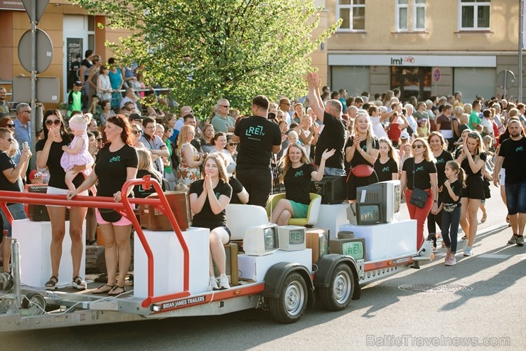 Valmierā nosvinēta pilsētas 736. Dzimšanas diena ar tradicionālām un jaunām aktivitātēm, kas iepriecinājušas ikvienu svētku dalībnieku Valmierā nosvinēta pilsētas 736. Dzimšanas diena ar tradicionālām un jaunām aktivitātēm, kas iepriecinājušas ikvienu svētku dalībnieku 260141