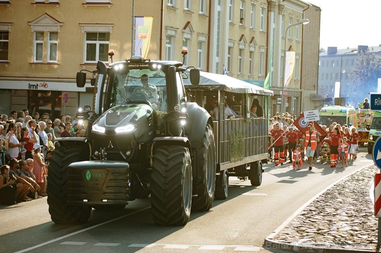 Valmierā nosvinēta pilsētas 736. Dzimšanas diena ar tradicionālām un jaunām aktivitātēm, kas iepriecinājušas ikvienu svētku dalībnieku Valmierā nosvinēta pilsētas 736. Dzimšanas diena ar tradicionālām un jaunām aktivitātēm, kas iepriecinājušas ikvienu svētku dalībnieku 260143