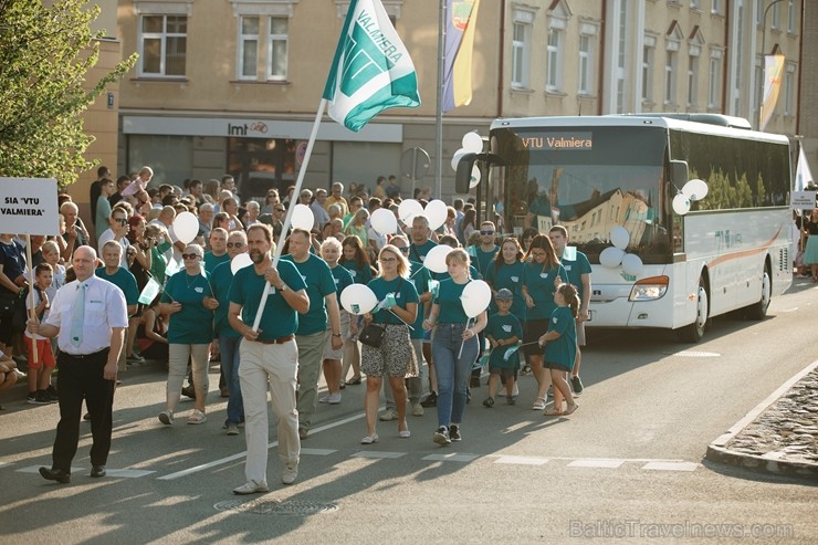 Valmierā nosvinēta pilsētas 736. Dzimšanas diena ar tradicionālām un jaunām aktivitātēm, kas iepriecinājušas ikvienu svētku dalībnieku Valmierā nosvinēta pilsētas 736. Dzimšanas diena ar tradicionālām un jaunām aktivitātēm, kas iepriecinājušas ikvienu svētku dalībnieku 260146