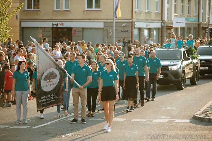 Valmierā nosvinēta pilsētas 736. Dzimšanas diena ar tradicionālām un jaunām aktivitātēm, kas iepriecinājušas ikvienu svētku dalībnieku Valmierā nosvinēta pilsētas 736. Dzimšanas diena ar tradicionālām un jaunām aktivitātēm, kas iepriecinājušas ikvienu svētku dalībnieku 260151