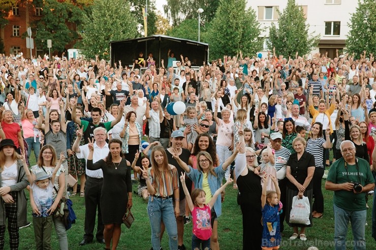 Valmierā nosvinēta pilsētas 736. Dzimšanas diena ar tradicionālām un jaunām aktivitātēm, kas iepriecinājušas ikvienu svētku dalībnieku Valmierā nosvinēta pilsētas 736. Dzimšanas diena ar tradicionālām un jaunām aktivitātēm, kas iepriecinājušas ikvienu svētku dalībnieku 260154