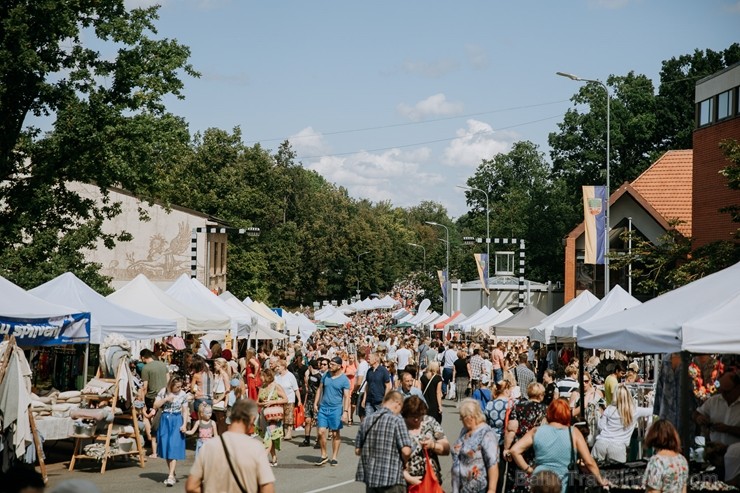 Valmierā nosvinēta pilsētas 736. Dzimšanas diena ar tradicionālām un jaunām aktivitātēm, kas iepriecinājušas ikvienu svētku dalībnieku Valmierā nosvinēta pilsētas 736. Dzimšanas diena ar tradicionālām un jaunām aktivitātēm, kas iepriecinājušas ikvienu svētku dalībnieku 260166