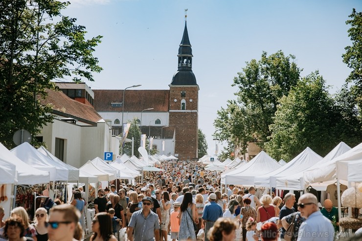Valmierā nosvinēta pilsētas 736. Dzimšanas diena ar tradicionālām un jaunām aktivitātēm, kas iepriecinājušas ikvienu svētku dalībnieku Valmierā nosvinēta pilsētas 736. Dzimšanas diena ar tradicionālām un jaunām aktivitātēm, kas iepriecinājušas ikvienu svētku dalībnieku 260168