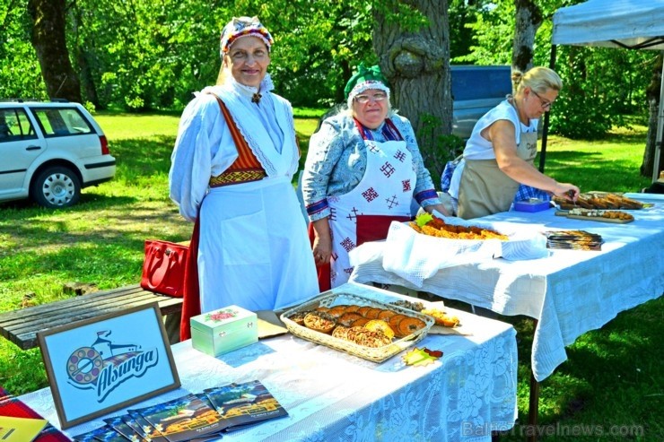 Sklandrauši ir pirmais Latvijas pārtikas produkts, kura ražošanu aizsargā Eiropas Savienība - šis gardums ir iekļauts Eiropas Komisijas reģistra sara Sklandrauši ir pirmais Latvijas pārtikas produkts, kura ražošanu aizsargā Eiropas Savienība - šis gardums ir iekļauts Eiropas Komisijas reģistra sara 260493