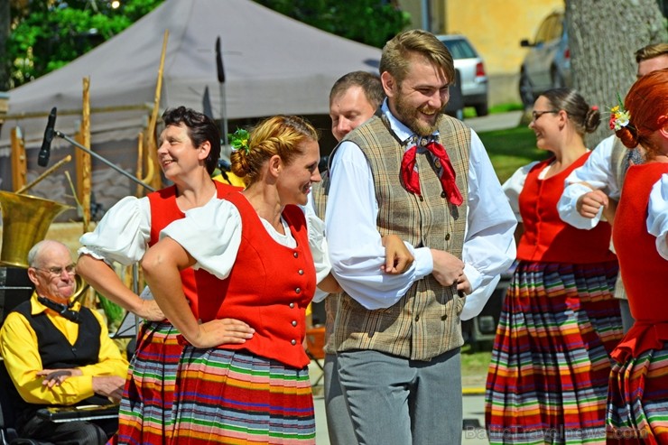 Sklandrauši ir pirmais Latvijas pārtikas produkts, kura ražošanu aizsargā Eiropas Savienība - šis gardums ir iekļauts Eiropas Komisijas reģistra sara Sklandrauši ir pirmais Latvijas pārtikas produkts, kura ražošanu aizsargā Eiropas Savienība - šis gardums ir iekļauts Eiropas Komisijas reģistra sara 260511