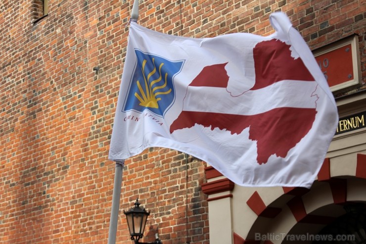 Sv. Jēkaba dienā tika atklāta un iesvētīta Latvijā pirmā gliemežvāka simbola zīme un izsniegta pirmā Latvijas svētceļnieka pase latvietim Bruno Skaram Sv. Jēkaba dienā tika atklāta un iesvētīta Latvijā pirmā gliemežvāka simbola zīme un izsniegta pirmā Latvijas svētceļnieka pase latvietim Bruno Skaram 260517