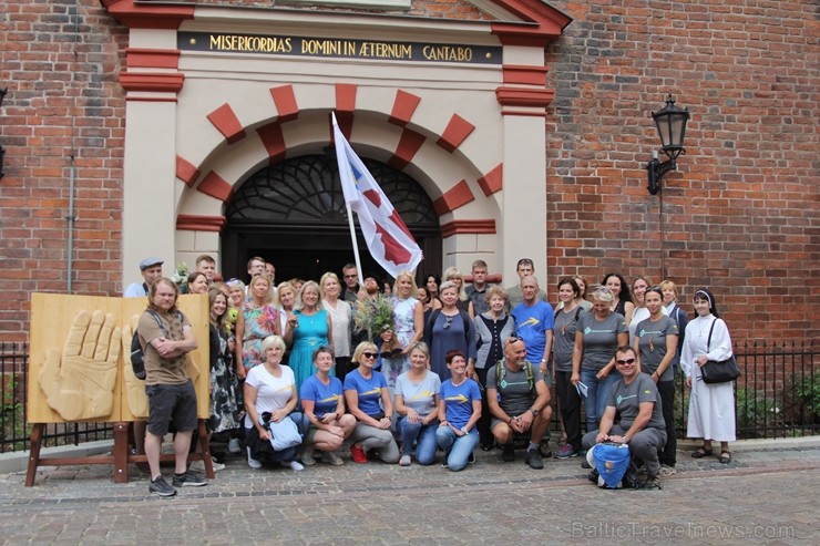Sv. Jēkaba dienā tika atklāta un iesvētīta Latvijā pirmā gliemežvāka simbola zīme un izsniegta pirmā Latvijas svētceļnieka pase latvietim Bruno Skaram Sv. Jēkaba dienā tika atklāta un iesvētīta Latvijā pirmā gliemežvāka simbola zīme un izsniegta pirmā Latvijas svētceļnieka pase latvietim Bruno Skaram 260527