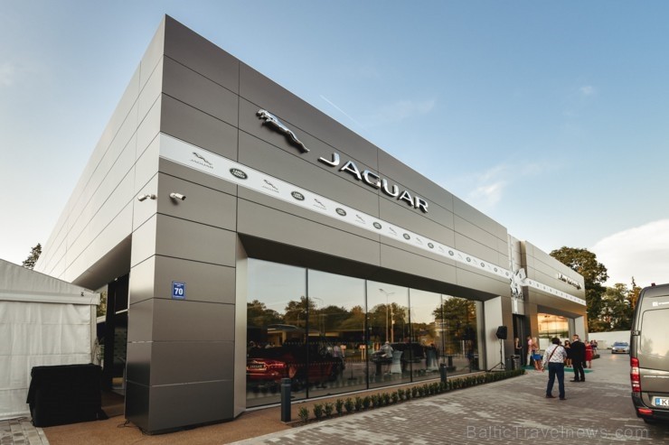Ar ekskluzīvu auto prezentāciju Jaguar Land Rover zīmolu pārstāvis Inchcape Motors atklāj Baltijā lielāko Jaguar Land Rover autocentru Ar ekskluzīvu auto prezentāciju Jaguar Land Rover zīmolu pārstāvis Inchcape Motors atklāj Baltijā lielāko Jaguar Land Rover autocentru 260528