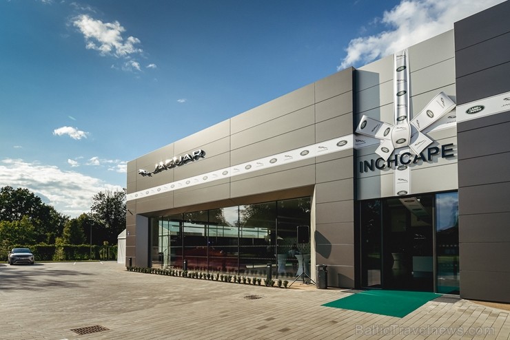 Ar ekskluzīvu auto prezentāciju Jaguar Land Rover zīmolu pārstāvis Inchcape Motors atklāj Baltijā lielāko Jaguar Land Rover autocentru Ar ekskluzīvu auto prezentāciju Jaguar Land Rover zīmolu pārstāvis Inchcape Motors atklāj Baltijā lielāko Jaguar Land Rover autocentru 260529