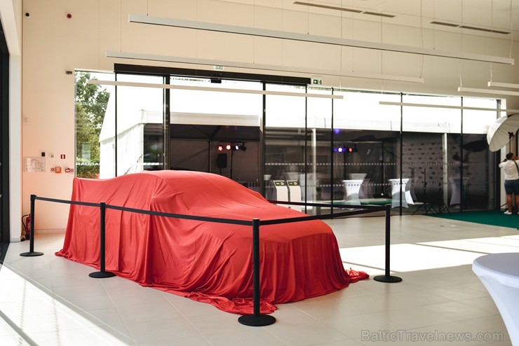 Ar ekskluzīvu auto prezentāciju Jaguar Land Rover zīmolu pārstāvis Inchcape Motors atklāj Baltijā lielāko Jaguar Land Rover autocentru Ar ekskluzīvu auto prezentāciju Jaguar Land Rover zīmolu pārstāvis Inchcape Motors atklāj Baltijā lielāko Jaguar Land Rover autocentru 260534