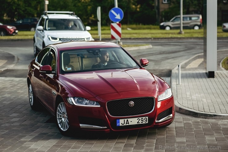 Ar ekskluzīvu auto prezentāciju Jaguar Land Rover zīmolu pārstāvis Inchcape Motors atklāj Baltijā lielāko Jaguar Land Rover autocentru Ar ekskluzīvu auto prezentāciju Jaguar Land Rover zīmolu pārstāvis Inchcape Motors atklāj Baltijā lielāko Jaguar Land Rover autocentru 260545