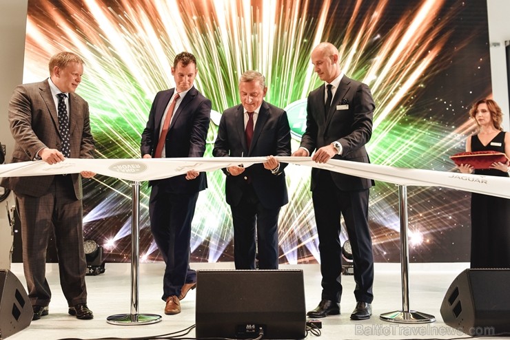 Ar ekskluzīvu auto prezentāciju Jaguar Land Rover zīmolu pārstāvis Inchcape Motors atklāj Baltijā lielāko Jaguar Land Rover autocentru Ar ekskluzīvu auto prezentāciju Jaguar Land Rover zīmolu pārstāvis Inchcape Motors atklāj Baltijā lielāko Jaguar Land Rover autocentru 260548