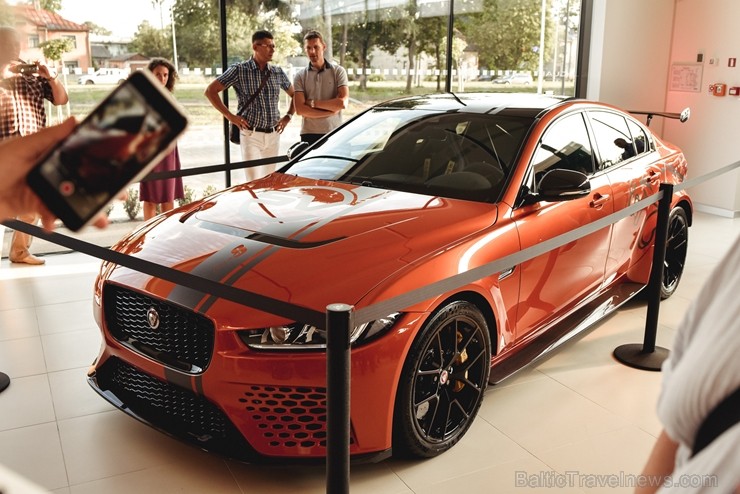 Ar ekskluzīvu auto prezentāciju Jaguar Land Rover zīmolu pārstāvis Inchcape Motors atklāj Baltijā lielāko Jaguar Land Rover autocentru Ar ekskluzīvu auto prezentāciju Jaguar Land Rover zīmolu pārstāvis Inchcape Motors atklāj Baltijā lielāko Jaguar Land Rover autocentru 260555