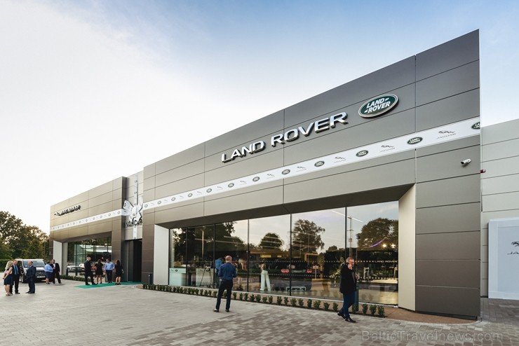 Ar ekskluzīvu auto prezentāciju Jaguar Land Rover zīmolu pārstāvis Inchcape Motors atklāj Baltijā lielāko Jaguar Land Rover autocentru Ar ekskluzīvu auto prezentāciju Jaguar Land Rover zīmolu pārstāvis Inchcape Motors atklāj Baltijā lielāko Jaguar Land Rover autocentru 260559