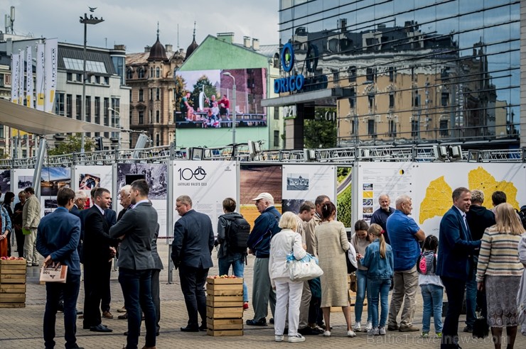 Centrālās dzelzceļa stacijas laukumā Rīgā, pie tirdzniecības centra Origo tika atklāta VAS Latvijas Valsts ceļi un ceļu nozares simtgadei veltīta izst Centrālās dzelzceļa stacijas laukumā Rīgā, pie tirdzniecības centra Origo tika atklāta VAS Latvijas Valsts ceļi un ceļu nozares simtgadei veltīta izst 260736
