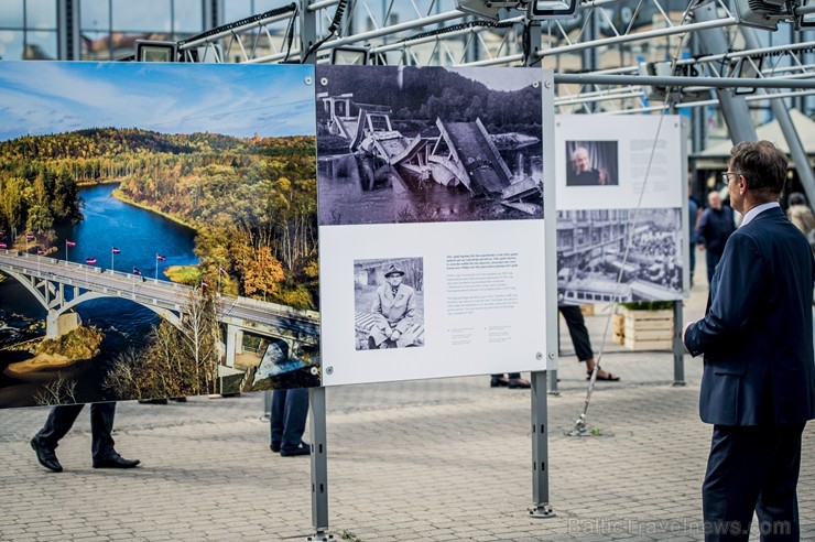 Centrālās dzelzceļa stacijas laukumā Rīgā, pie tirdzniecības centra Origo tika atklāta VAS Latvijas Valsts ceļi un ceļu nozares simtgadei veltīta izst Centrālās dzelzceļa stacijas laukumā Rīgā, pie tirdzniecības centra Origo tika atklāta VAS Latvijas Valsts ceļi un ceļu nozares simtgadei veltīta izst 260742