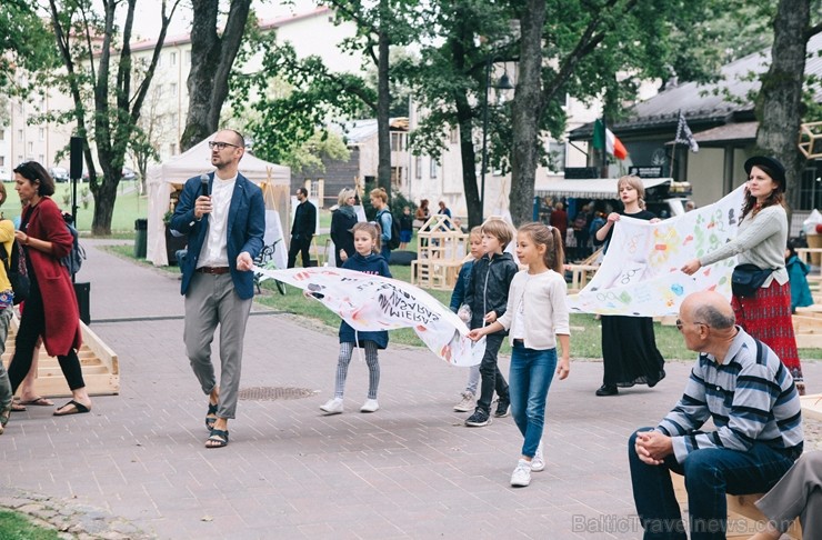 Ar deviņām izrādēm, izzinošām aktivitātēm un devīzi Ar deviņām izrādēm, izzinošām aktivitātēm un devīzi