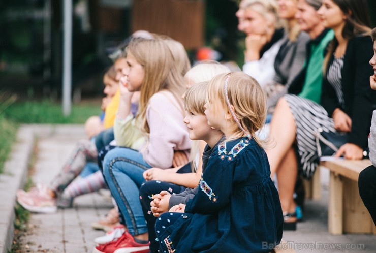 Ar deviņām izrādēm, izzinošām aktivitātēm un devīzi Ar deviņām izrādēm, izzinošām aktivitātēm un devīzi