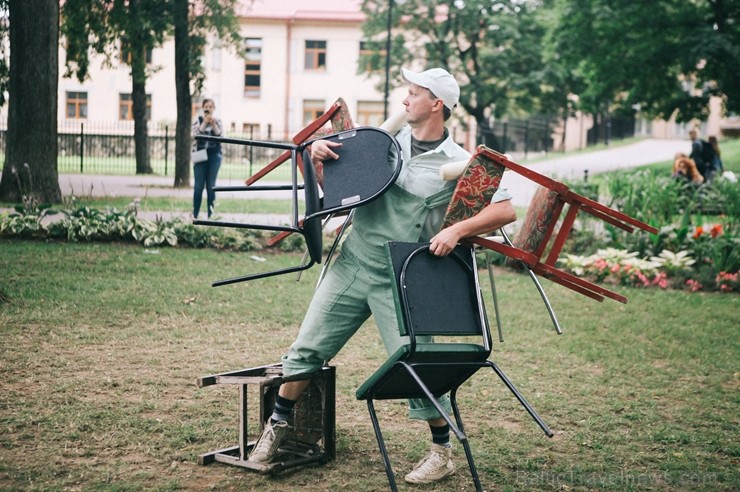 Ar deviņām izrādēm, izzinošām aktivitātēm un devīzi Ar deviņām izrādēm, izzinošām aktivitātēm un devīzi