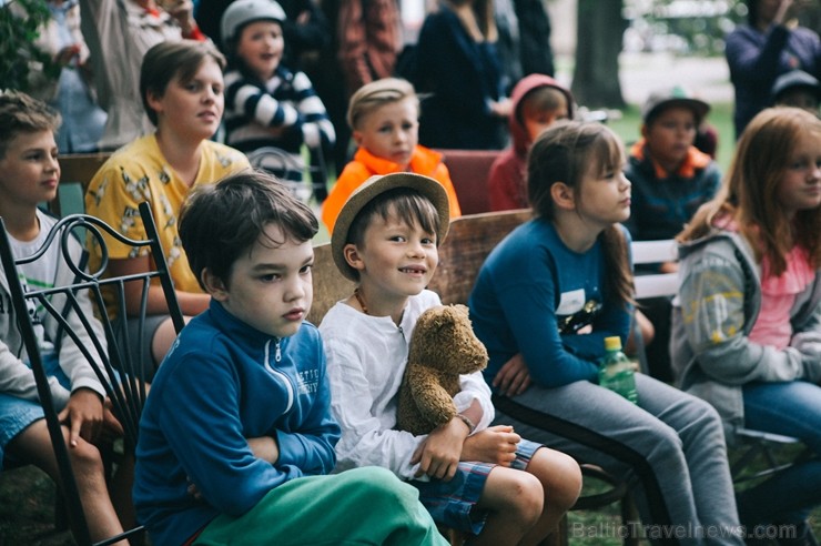 Ar deviņām izrādēm, izzinošām aktivitātēm un devīzi Ar deviņām izrādēm, izzinošām aktivitātēm un devīzi