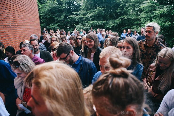 Ar deviņām izrādēm, izzinošām aktivitātēm un devīzi Ar deviņām izrādēm, izzinošām aktivitātēm un devīzi