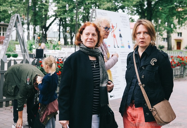 Ar deviņām izrādēm, izzinošām aktivitātēm un devīzi Ar deviņām izrādēm, izzinošām aktivitātēm un devīzi