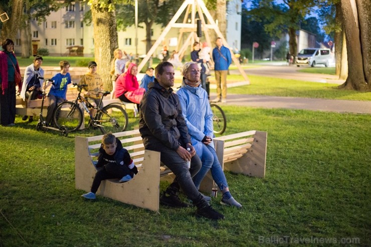 Ar deviņām izrādēm, izzinošām aktivitātēm un devīzi Ar deviņām izrādēm, izzinošām aktivitātēm un devīzi