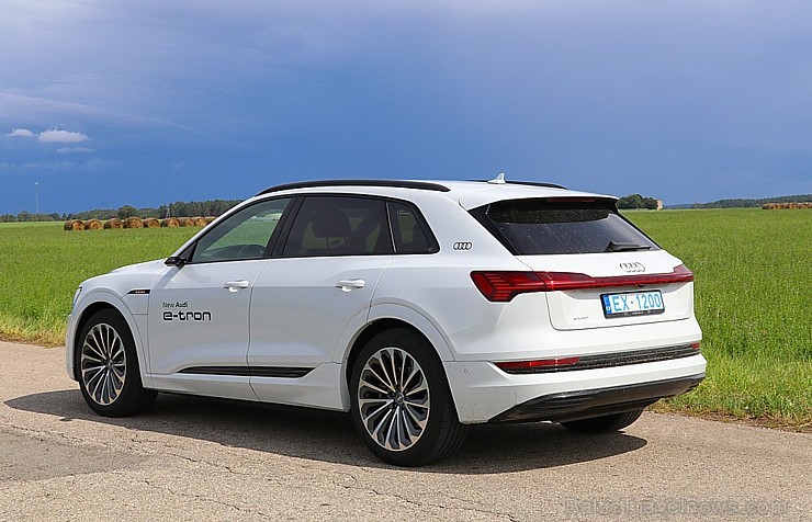 Travelnews.lv apceļo Zemgali un Vidzemi ar jauno un elektrisko «Audi e-tron» 261611