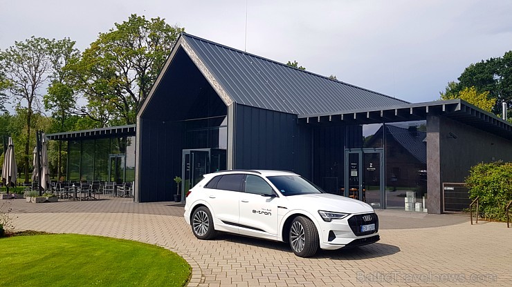 Travelnews.lv apceļo Zemgali un Vidzemi ar jauno un elektrisko «Audi e-tron» 261620